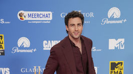 Herec Aaron Taylor Johnson pózuje fotografom v Manchesteri.