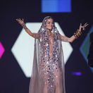 Moderátorka večera a speváčka Rita Ora.