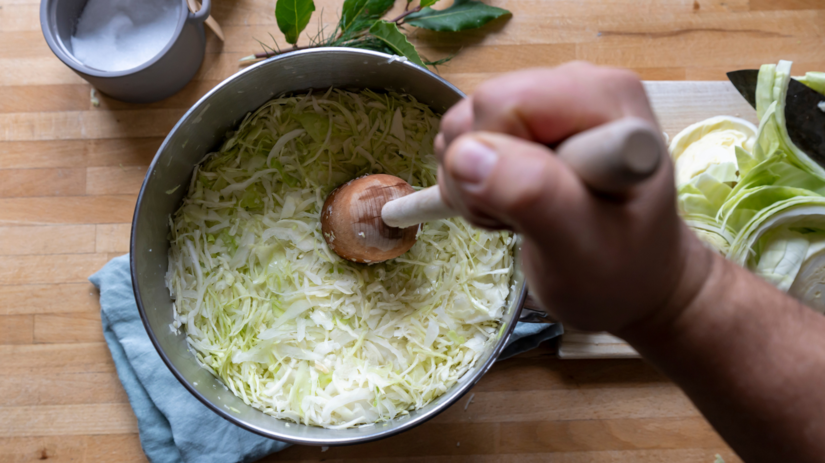 Ak kapusta nepúšťa dostatok šťavy, môžete...