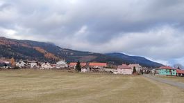 Šumiac sa nachádza pod legendárnym vrchom,...