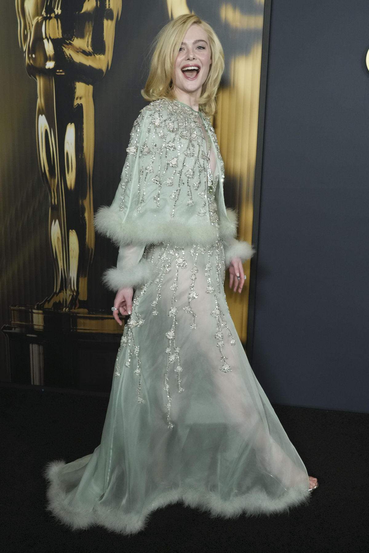 Herečka Elle Fanning v kreácii Valentino.