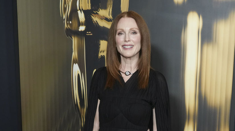Herečka Julianne Moore v kreácii Proenza...