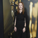 Herečka Julianne Moore v kreácii Proenza Schouler.