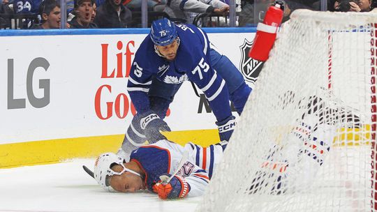 Padol najtvrdší trest tejto sezóny v NHL. Mal dostať ešte viac, znie zo zámoria