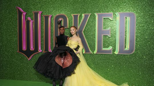 Herečky Cynthia Erivo (vľavo) a Ariana Grande...