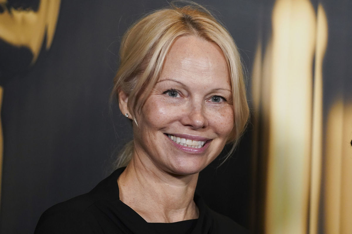 Herečka Pamela Anderson opäť takmer nenalíčená...