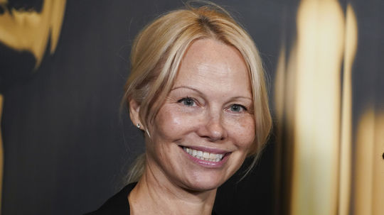 Herečka Pamela Anderson opäť takmer nenalíčená...