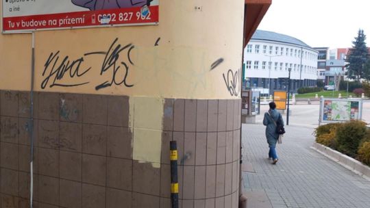 Fasády niektorých objektov v Čadci už začali...