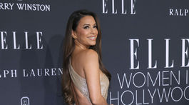 Herečka Eva Longoria v šatách z dielne Ralph Lauren. 