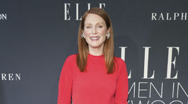 Herečka Julianne Moore v šatách Bottega Veneta. 