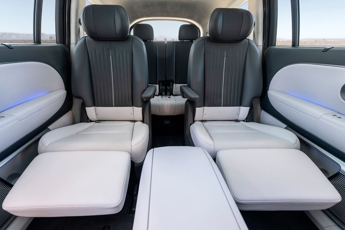 Relaxačné sedadlá v druhom rade možno zmeniť na...