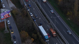 Kolóna na diaľnici D2 v ranných hodinách