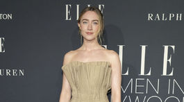 Saoirse Ronan sa na akcii ELLE objavila v kreácii The Row. 
