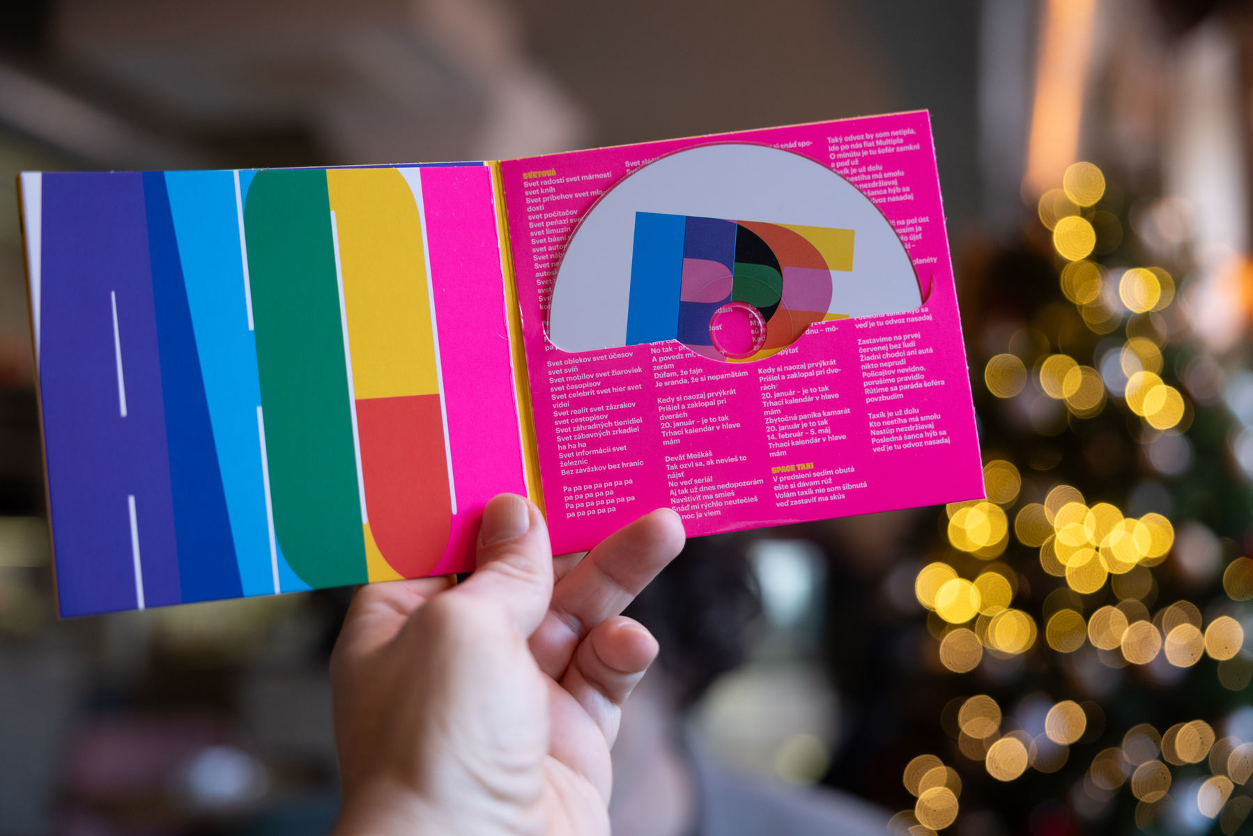 Nový album Pudingu pani Elvisovej s názvom Ahoj.