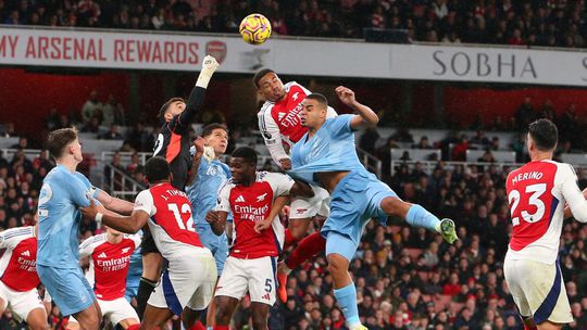 Kríza City pokračuje, majster utŕžil debakel na vlastnom štadióne. Arsenal ukončil čakanie na výhru