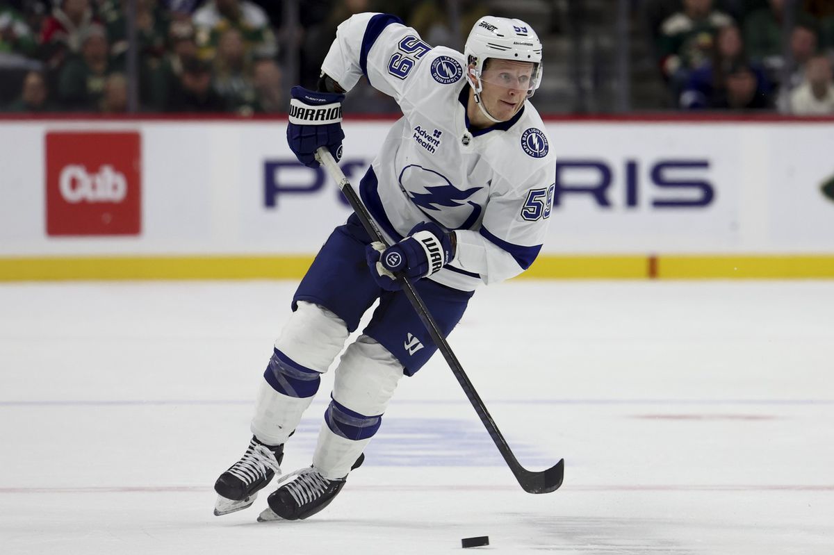 Jake Guentzel in a Tampa Bay jersey.