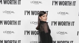 Herečka a influencerka Sofia Carson na akcii...