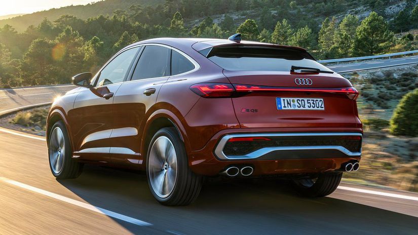 Sportback má na rozdiel od Q5 klesajúcu líniu...