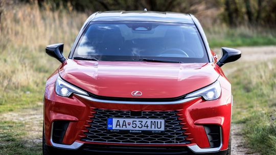 Lexus LBX Hybrid FWD - test 2024