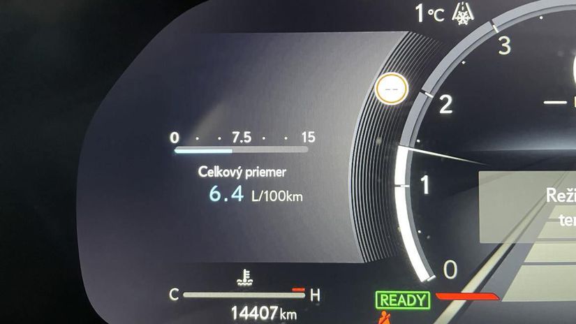 Od hybridného Lexusu sme očakávali o čosi...