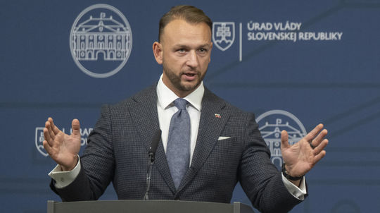 Spravodlivosť sa nerobí krikom. Ministerstvo nebude robiť politické objednávky, kontruje Šutaj Eštok Ficovi