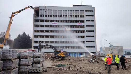 Budova riaditeľstva patrila k dominantám...