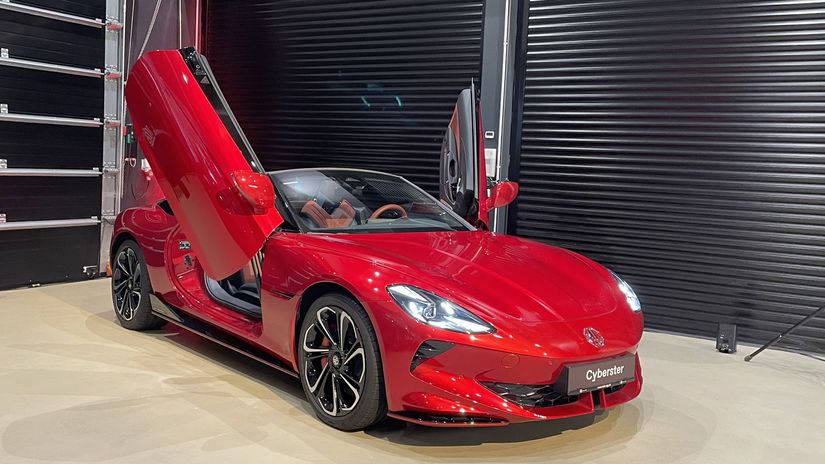 GM Cybersteer je dolova elektrické...