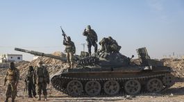 Hama / Tank / Syrian opposition /