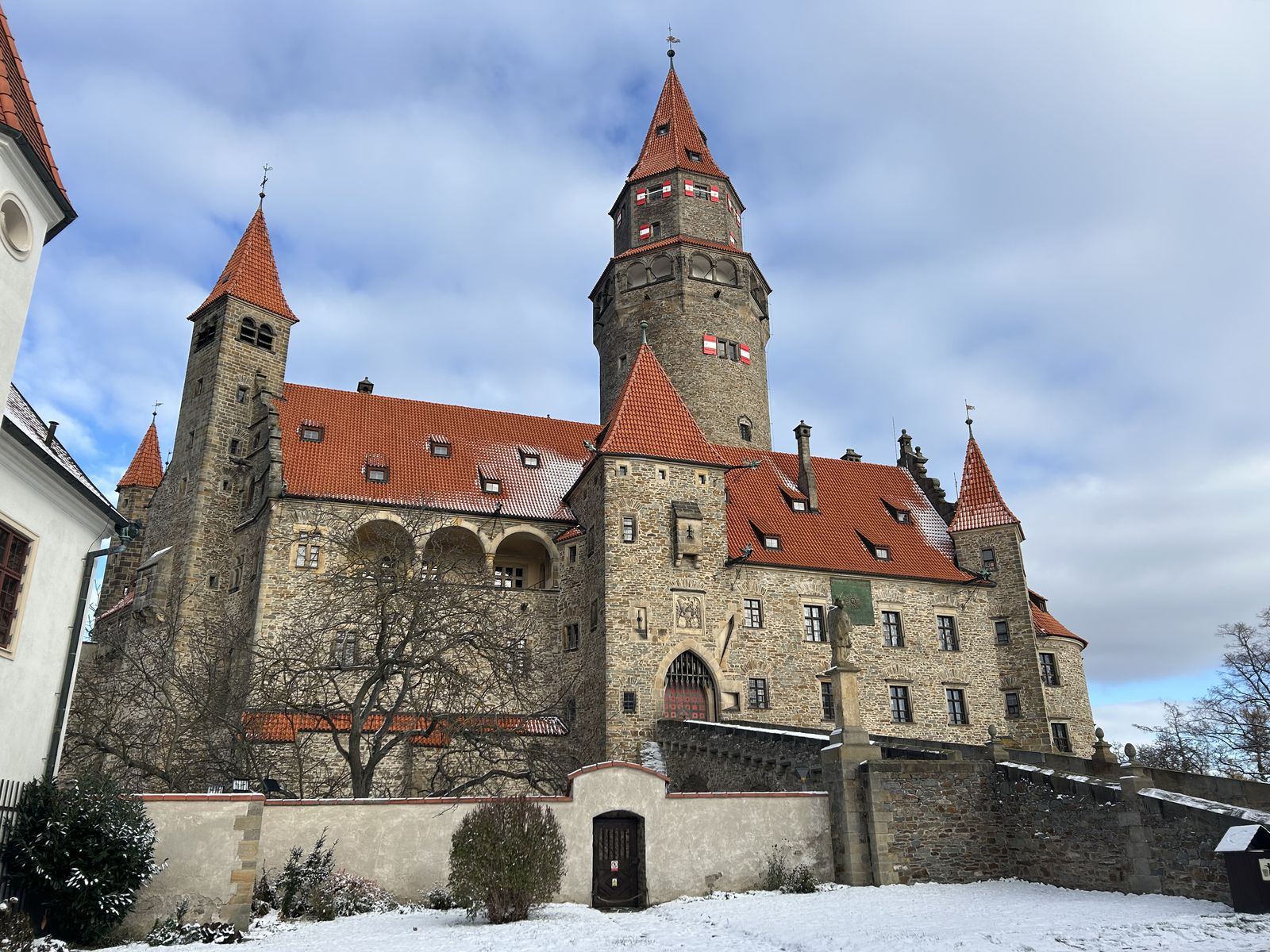 Hrad Bouzov, kde sa nakrúcali rozprávky o...