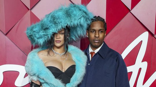 Speváčka Rihanna v archívnej kreácii Christian...