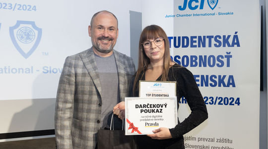 Lenka Ďaková dostala cenu aj od riaditeľa...