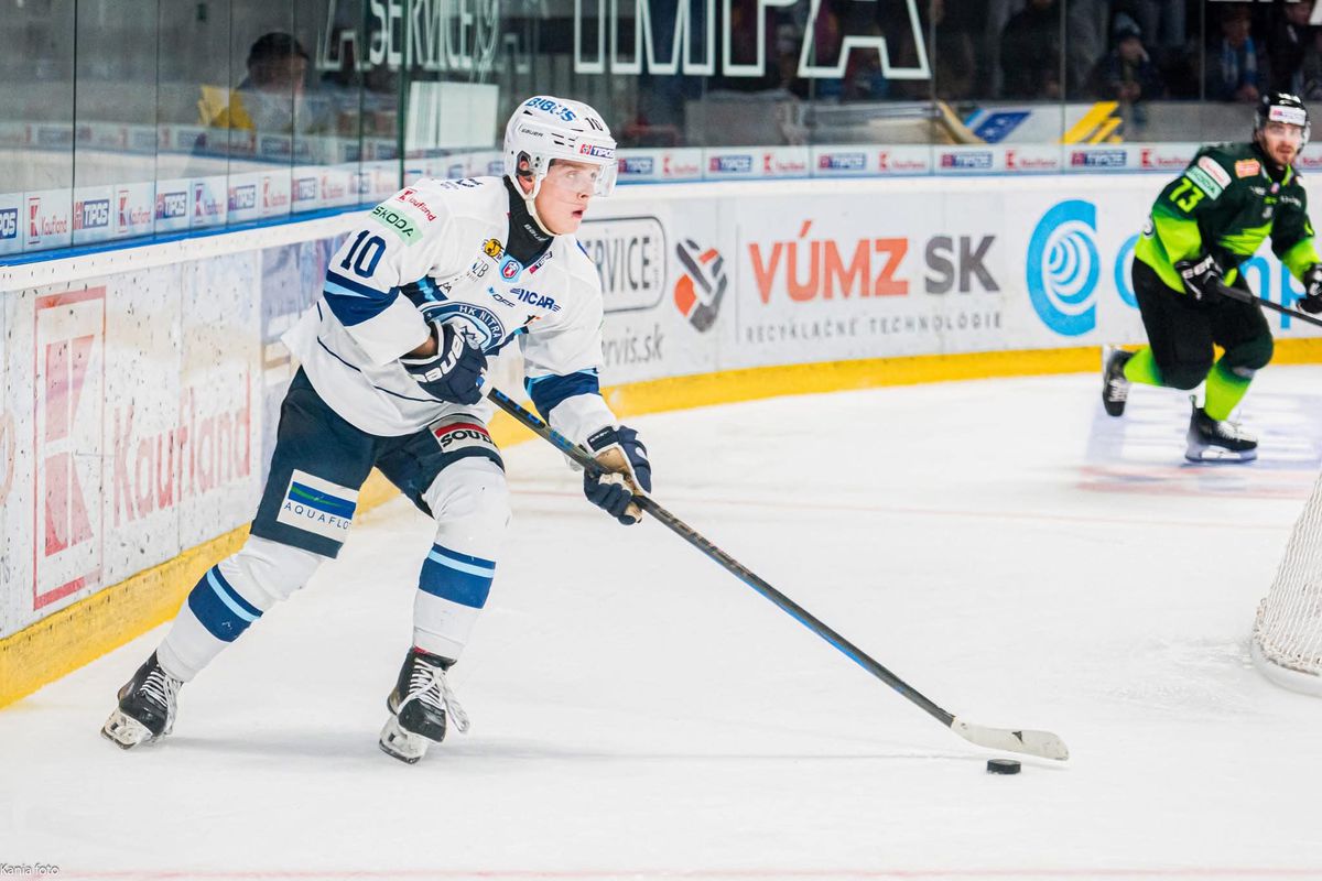 Tomáš Pobežal v drese HK Nitra.