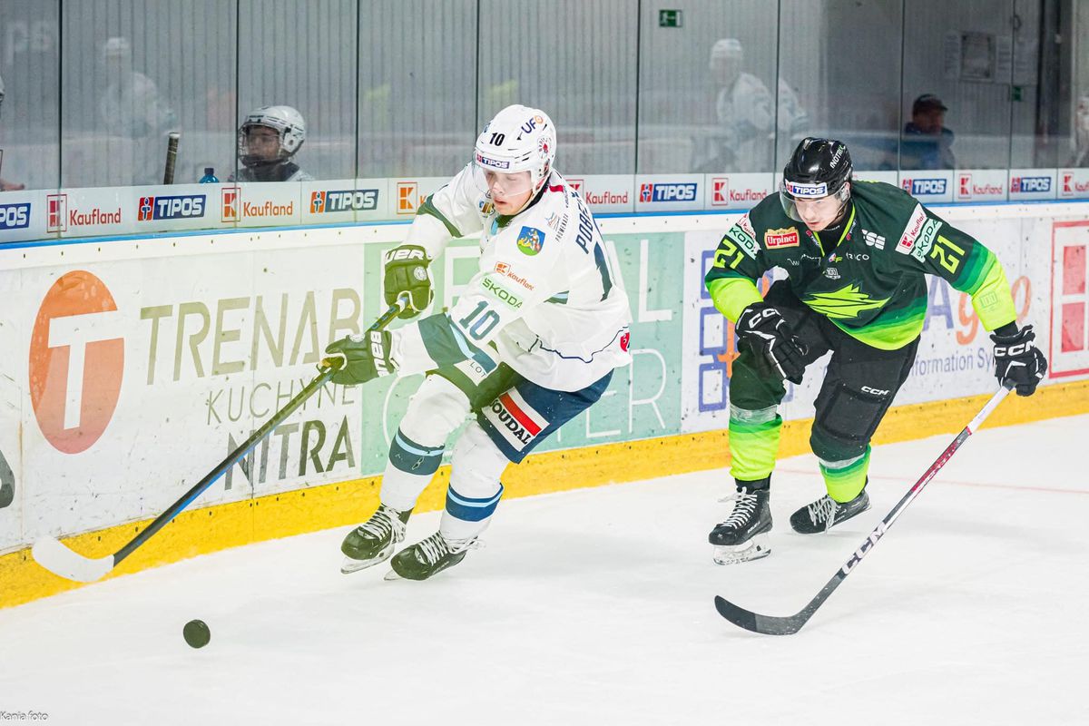 Tomáš Pobežal v drese HK Nitra.