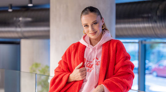 Speváčka Mária Čírová na návšteve redakcie Pravdy.