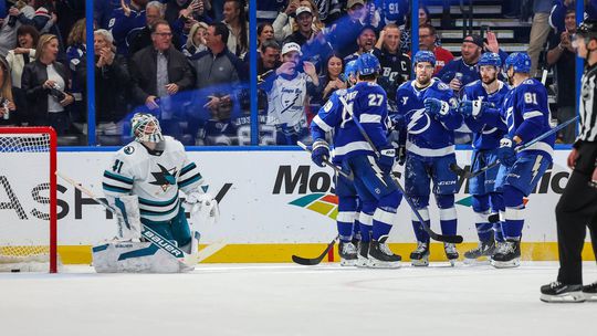 Laine opäť skóroval, Slafkovskému poslal odkaz. Tampa zdemolovala San Jose, Černák bodoval