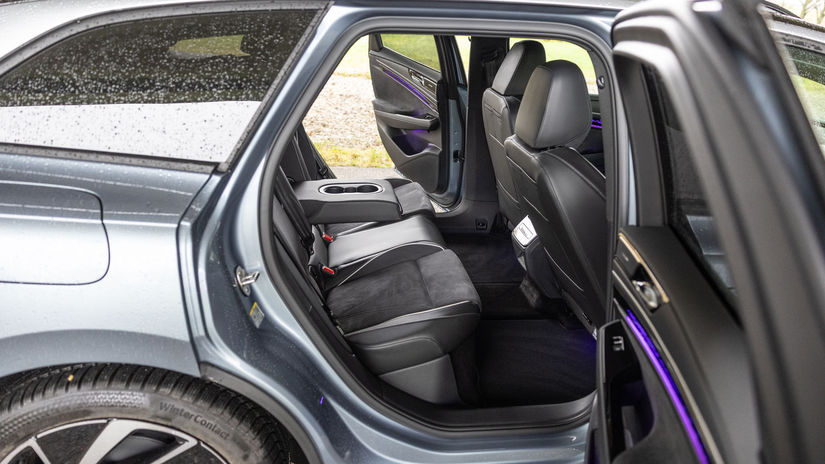 Vzadu sa cítite ako v luxusnej limuzíne. Aspoň...