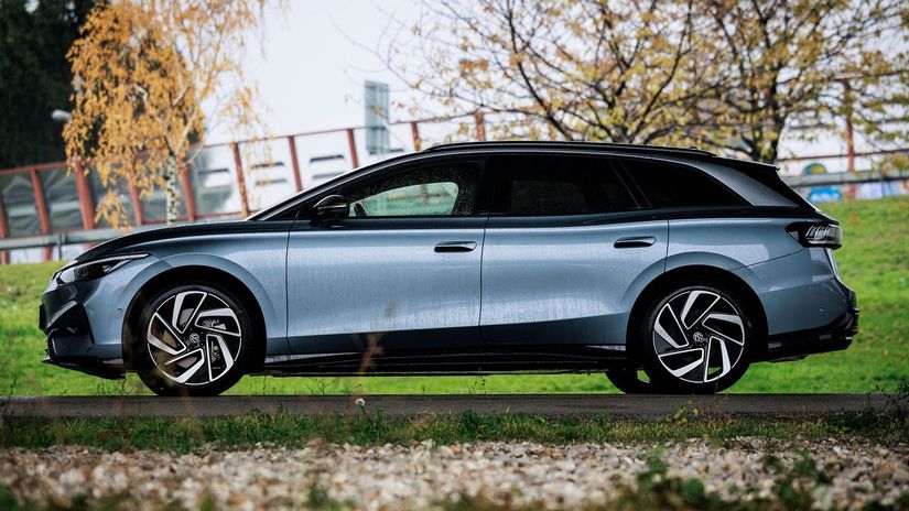 ID.7 je poriadny kus auta. Veď na dĺžku má 4...