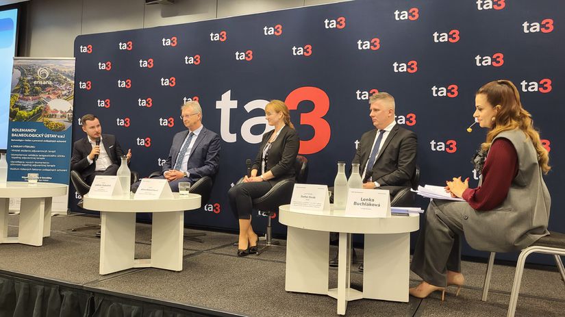 Konferenciu moderovala Lenka Buchláková (úplne...