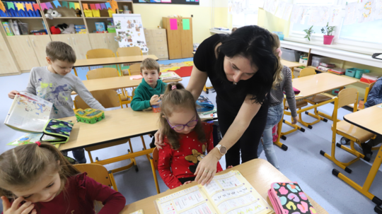 V školách zastal čas, Slovensko čelí obrovskej výzve. Ako zastaviť generačnú chudobu? Odborník: Rozdiel medzi deťmi je priepastný