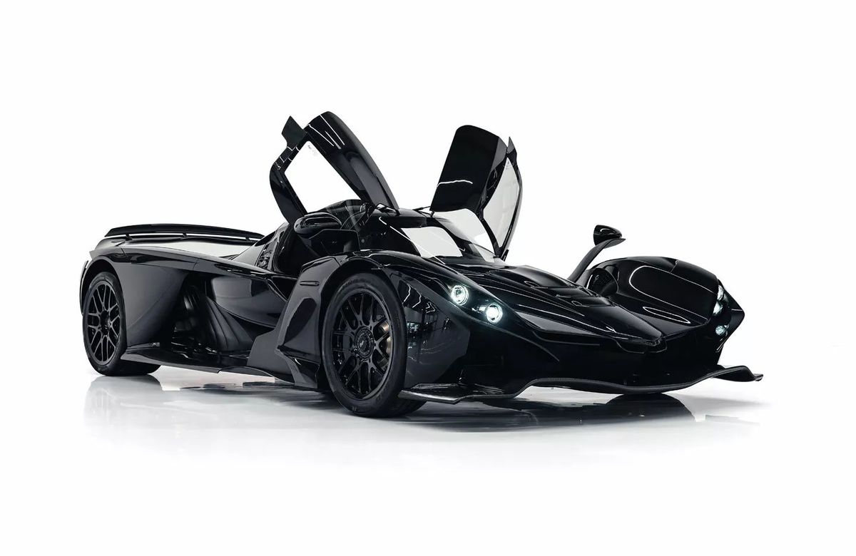 Praga Bohema má výklopné dvere a odnímateľný...