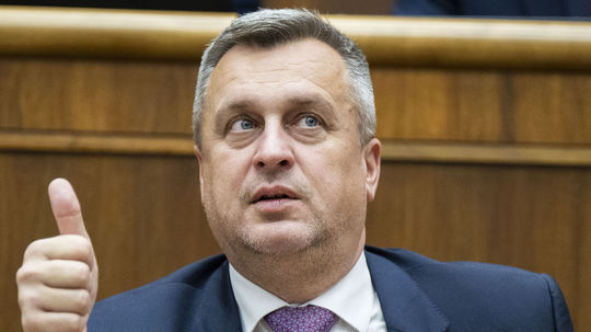 Parlament zaviazal členov vlády nehlasovať za nové sankcie proti Rusku