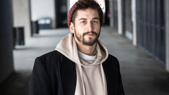 Herec Jakub Jablonský bol hosťom relácie Ide o...