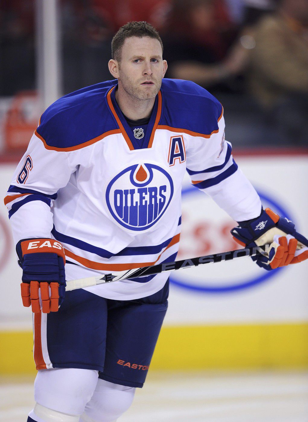 Ryan Whitney v drese Edmontonu.
