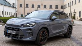 CUPRA Terramar na hrade Červený Kameň