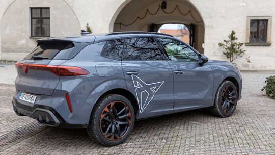 CUPRA Terramar na hrade Červený Kameň