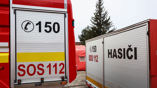 V Moldave nad Bodvou začal horieť dom. Požiar sa rozšíril aj na susedný dom