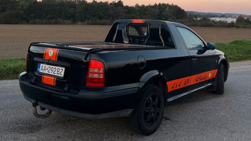 Autori museli odstrániť zadný pár dverí,...