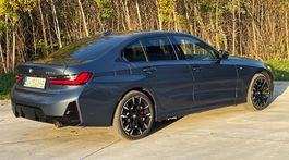 BMW 330e xDrive (2024)