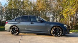 BMW 330e xDrive (2024)