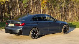 BMW 330e xDrive (2024)